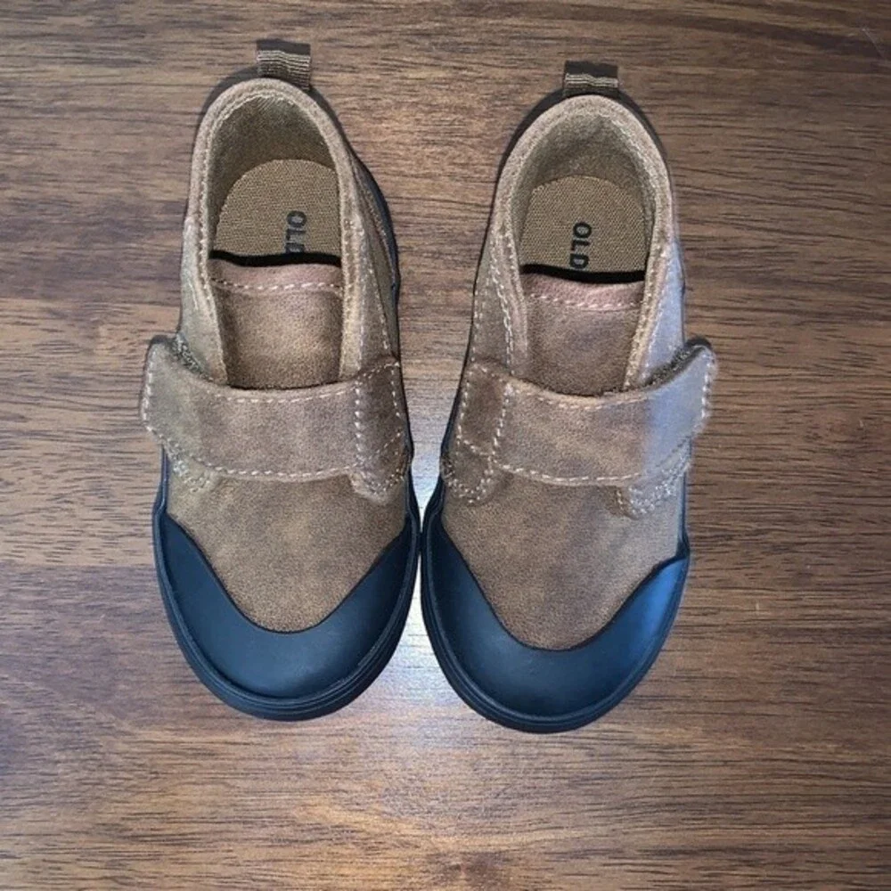Old Navy Faux Suede mid-Top Chukka sneakers 5,6,11